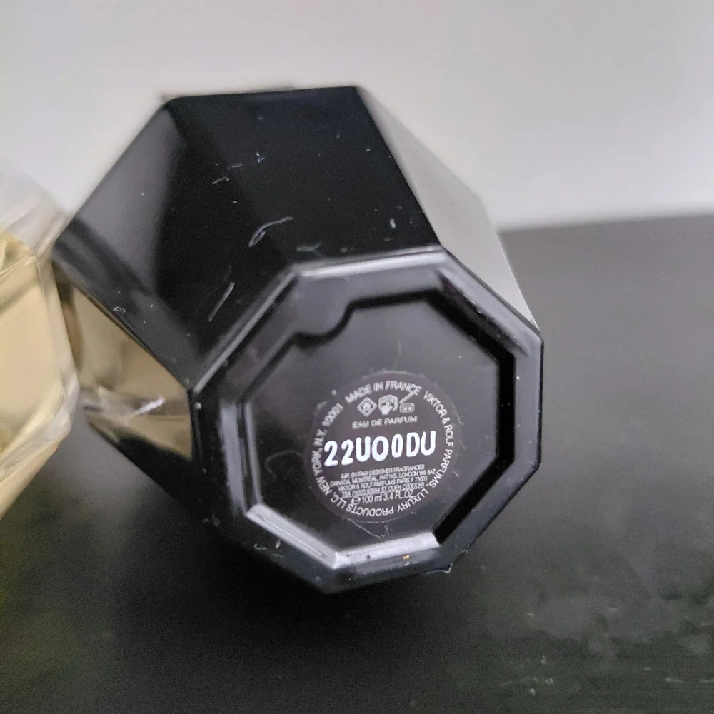 Viktor & Rolf Perfume 3.4oz Set - Picture 4 of 7